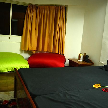 Social Rehab Downtown Hostel Bangalore Buitenkant foto